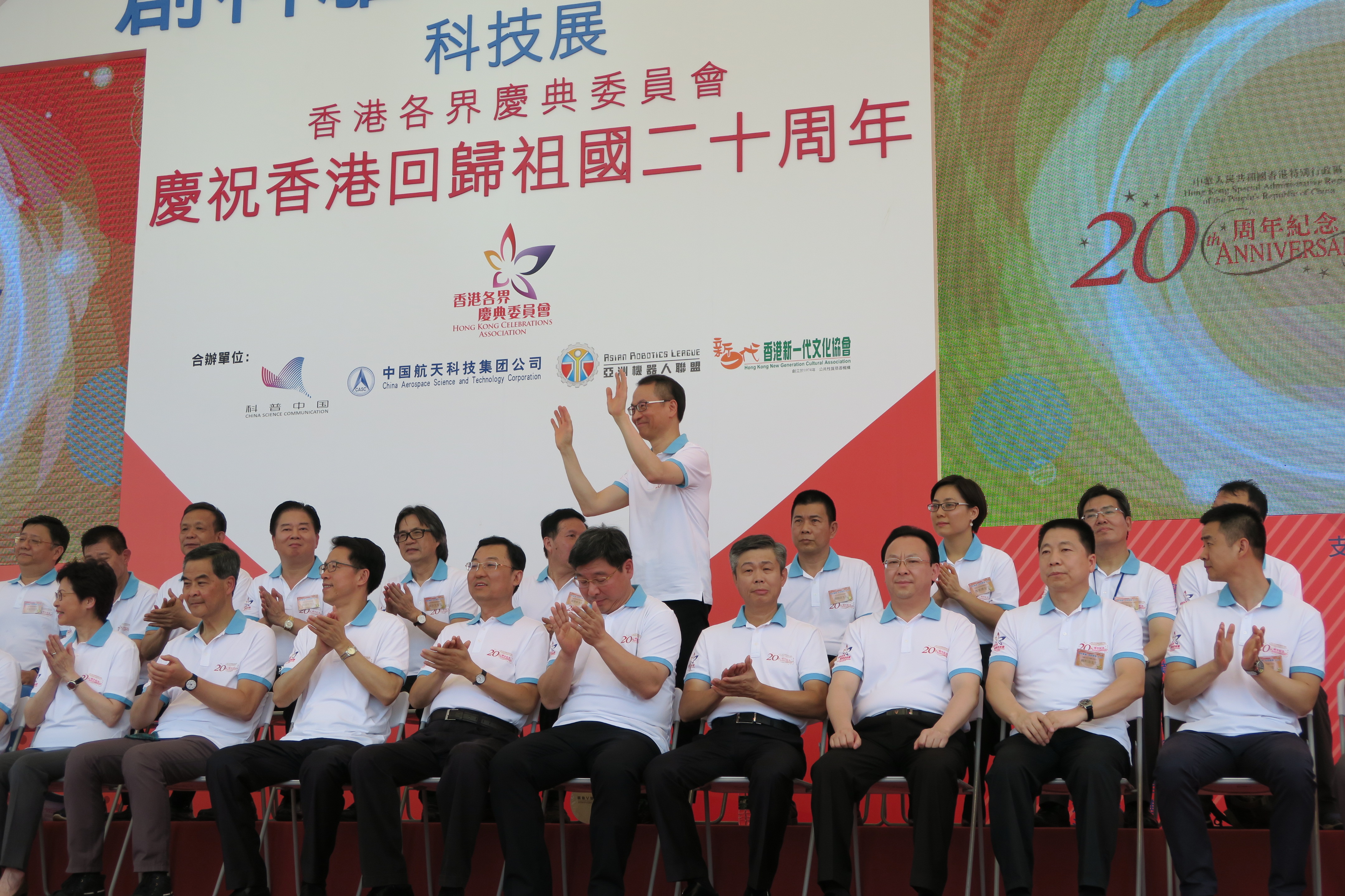 [景鴻快訊] 景鴻集團(tuán)捐贈(zèng)100萬港元支持回歸慶典，關(guān)景鴻博士全力支持慶祝香港