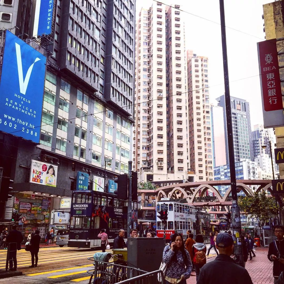 [實(shí)時(shí)焦點(diǎn)]明天起，香港推新一代電子護(hù)照，最快5分鐘辦成！