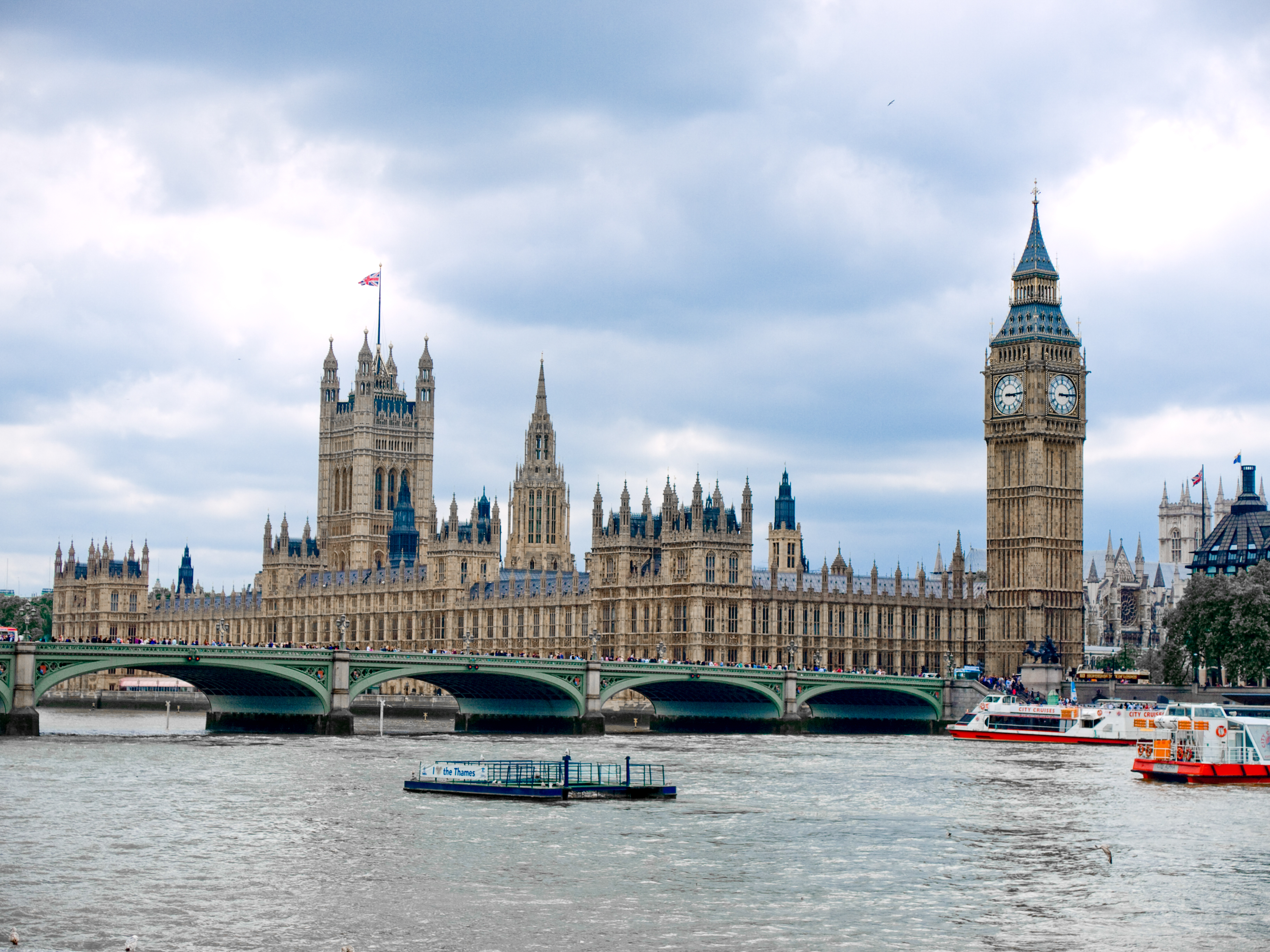 一周資訊丨國家移民局:因這些事由出國將及時審批;英國5月30日起推出一項新