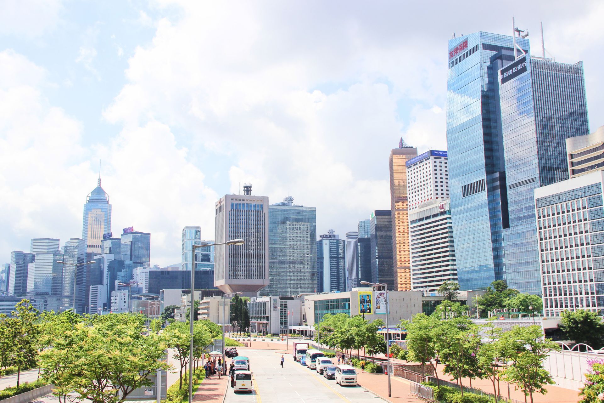 香港這些崗位招人月薪高達28萬？拿到香港身份在內(nèi)地+香港工作都很“吃香”？