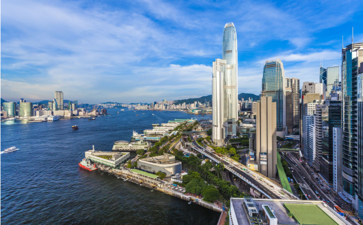 年齡偏大=無緣香港身份？57歲的她，通過這一方式成功獲批！