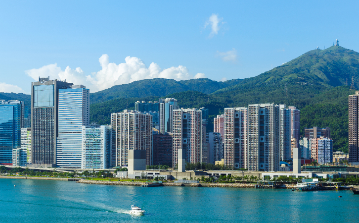 梁振英質(zhì)疑香港人才計劃？「高才通」首輪續(xù)簽只有300人？香港高官這樣回應(yīng)！